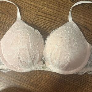 Victoria's Secret • Fabulous Plunge Lace Bra 34B